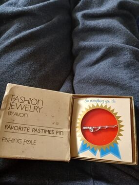 Avon Favorite Pastimes Fishing Pole Pin